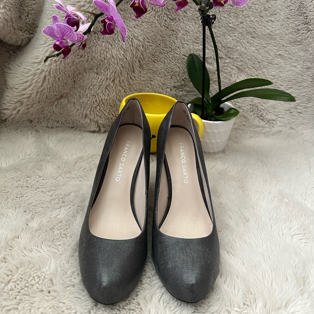 Shoes - Picture 2 of 7